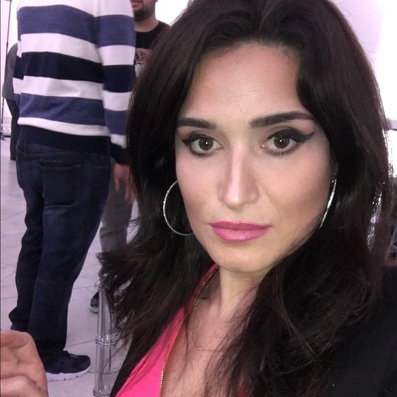 Hi we’re the true Poshers in this account. - Picture 3 of 3